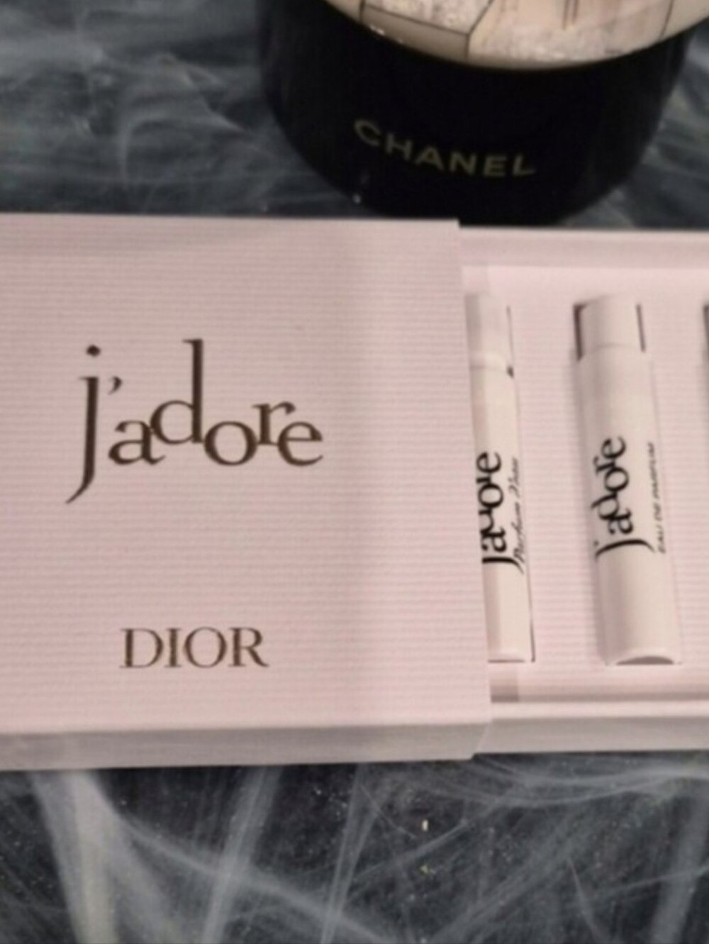 Dior J'adore Sample Set in White and Gold Accents